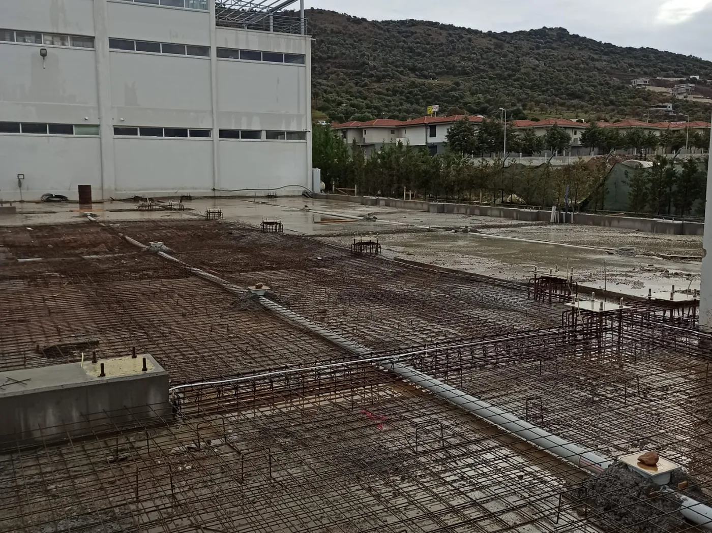 Fabrika kazı ve saha çalışması